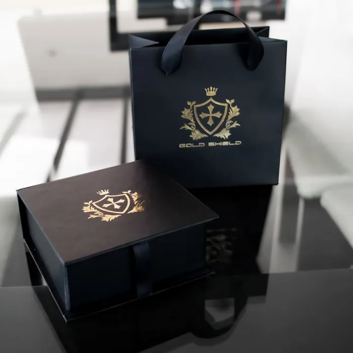 Dije de plata de Televisin Gold Shield Earrings