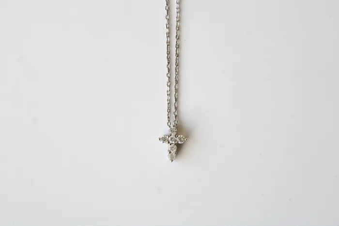 Necklaces DiamondLuxe DiamondLuxe 925 Sterling Silver Cross Necklace