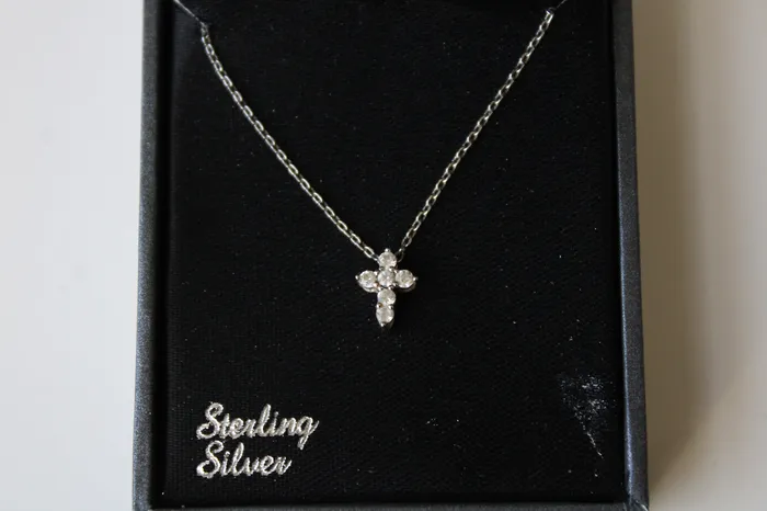 Necklaces DiamondLuxe DiamondLuxe 925 Sterling Silver Cross Necklace