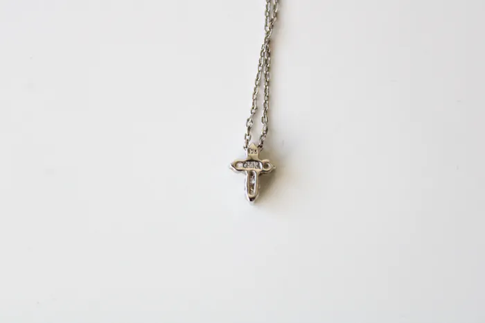 Necklaces DiamondLuxe DiamondLuxe 925 Sterling Silver Cross Necklace