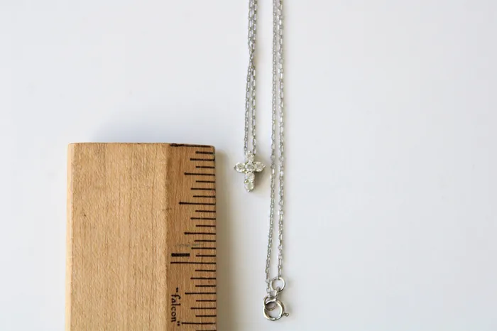 Necklaces DiamondLuxe DiamondLuxe 925 Sterling Silver Cross Necklace
