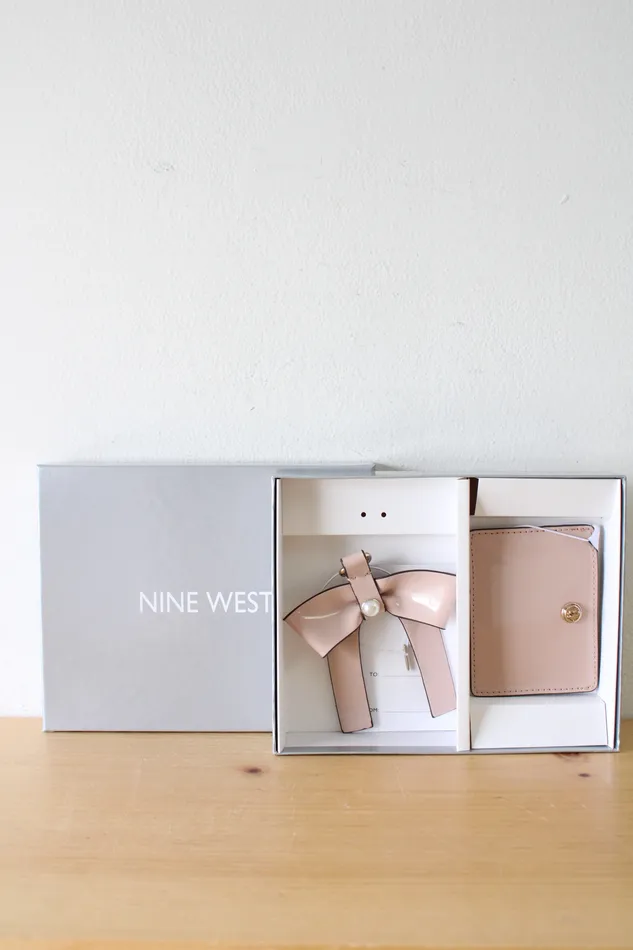 NEW Nine West Pink Card Case Bow Dangle Keychain Accessory Nine West Earrings NEW Nine West Pink Card Case Bow Dangle Keychain Accessory Nine West Earrings