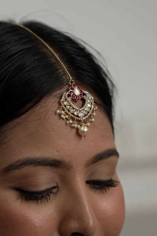Attrangi Earrings Jhansi Polki Moissanite Maangtika Attrangi Earrings Jhansi Polki Moissanite Maangtika