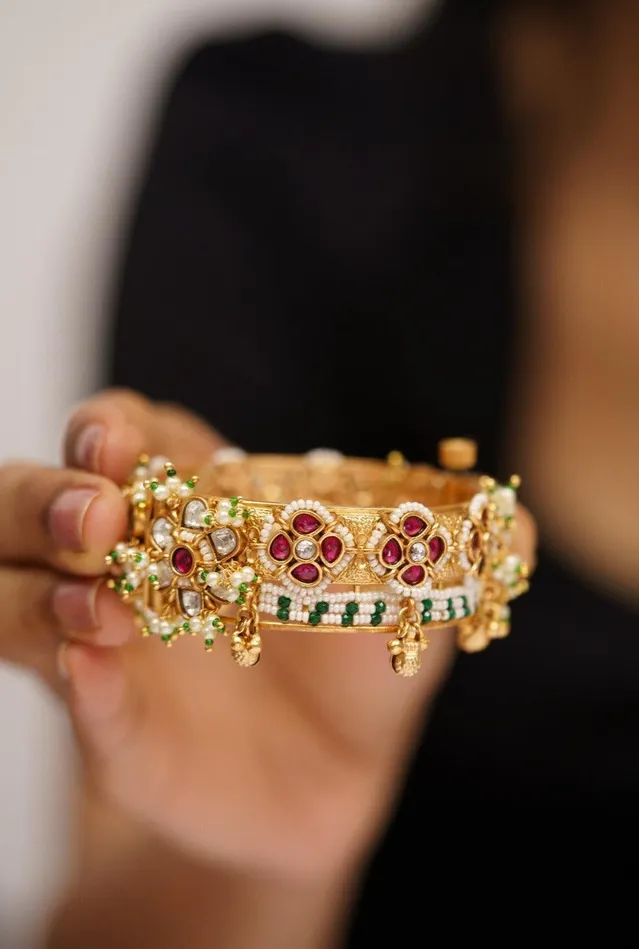 attrangi Umisha Openable Gold Kada Sone Pe Suhaga Collection PreStyled Sets