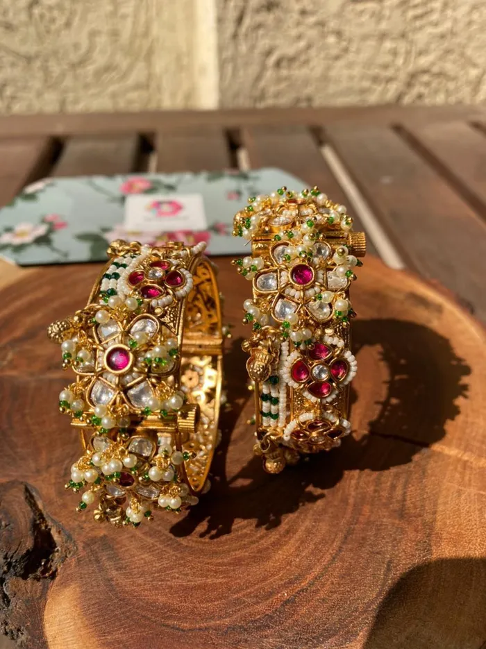 attrangi Umisha Openable Gold Kada Sone Pe Suhaga Collection PreStyled Sets