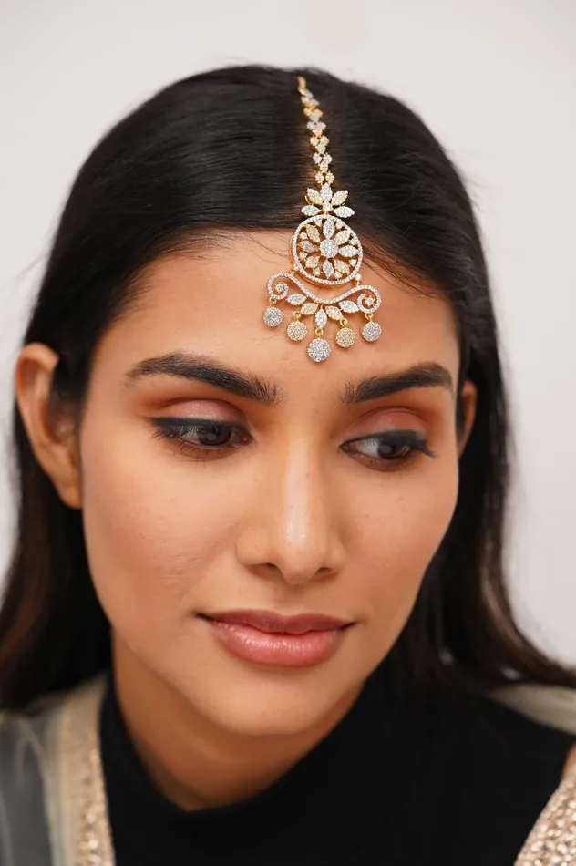 Earrings attrangi Rashmi Diamond Maangtikka