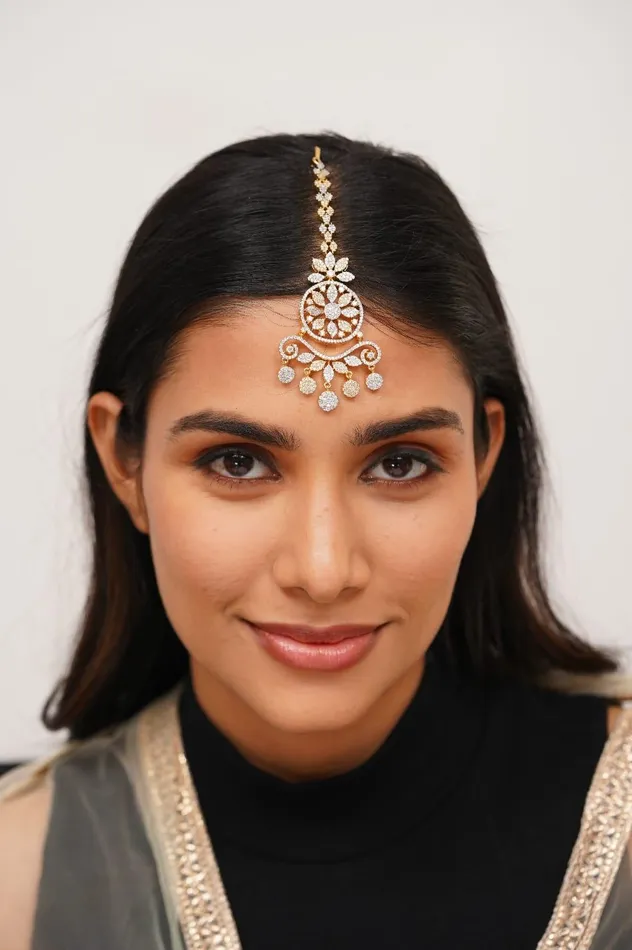 Earrings attrangi Rashmi Diamond Maangtikka