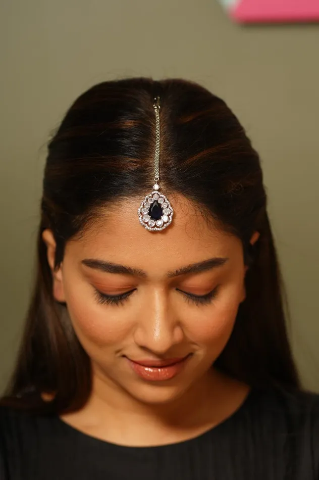 Earrings Attrangi Sharon Diamond Maangtika