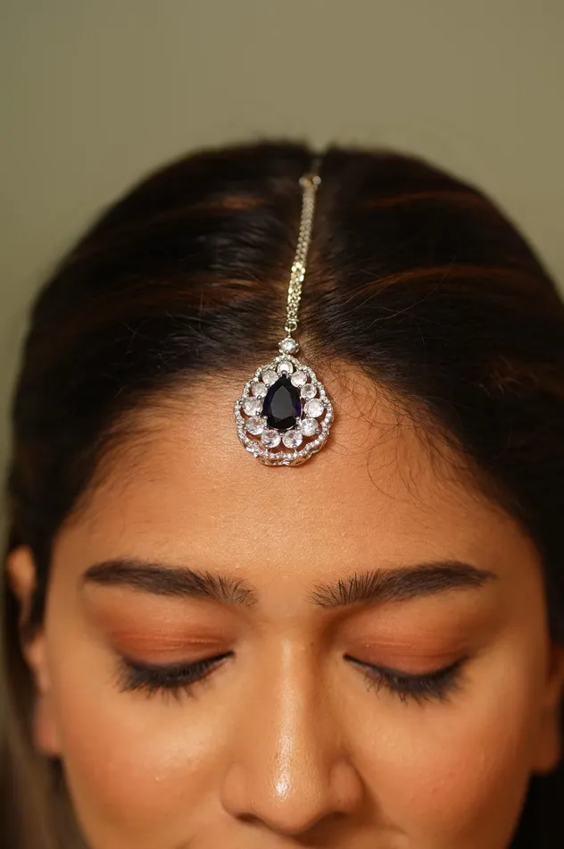 Earrings Attrangi Sharon Diamond Maangtika