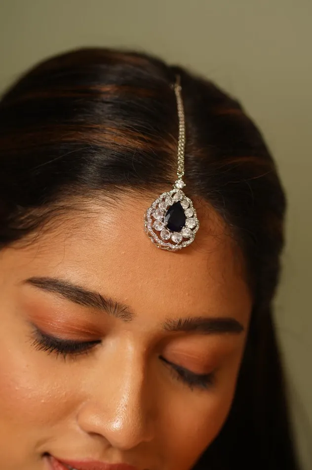 Earrings Attrangi Sharon Diamond Maangtika