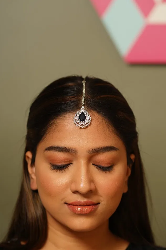 Earrings Attrangi Sharon Diamond Maangtika