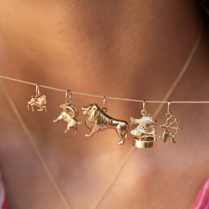 Earrings Vintage English Leo 9k Gold Lion Zodiac Charm