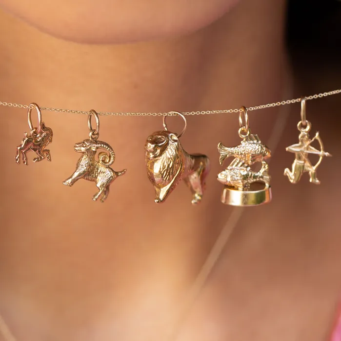 Earrings Vintage English Leo 9k Gold Lion Zodiac Charm