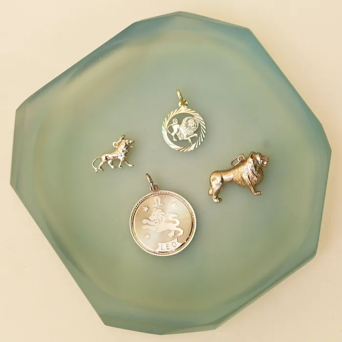 Earrings Vintage Lion 14k Gold Leo Zodiac Charm