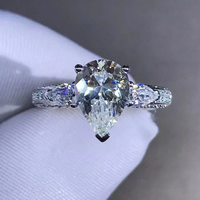 Leyloon Jewelry 2 Carat Pear Cut Moissanite Ring Three Stones Basket Beadset VVS KM Colorless Rings Leyloon Jewelry 2 Carat Pear Cut Moissanite Ring Three Stones Basket Beadset VVS KM Colorless Rings