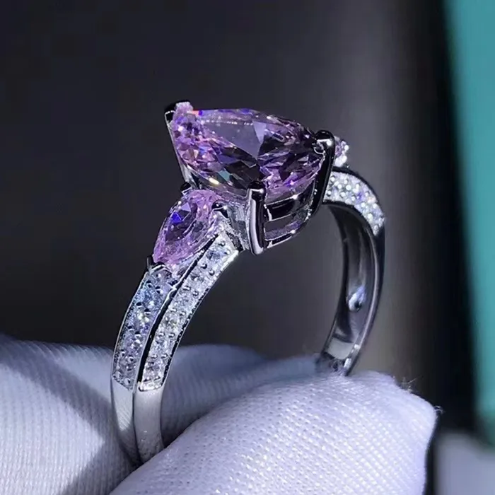 Leyloon Jewelry 2 Carat Pear Cut Moissanite Ring Three Stones Basket Beadset VVS KM Colorless Rings