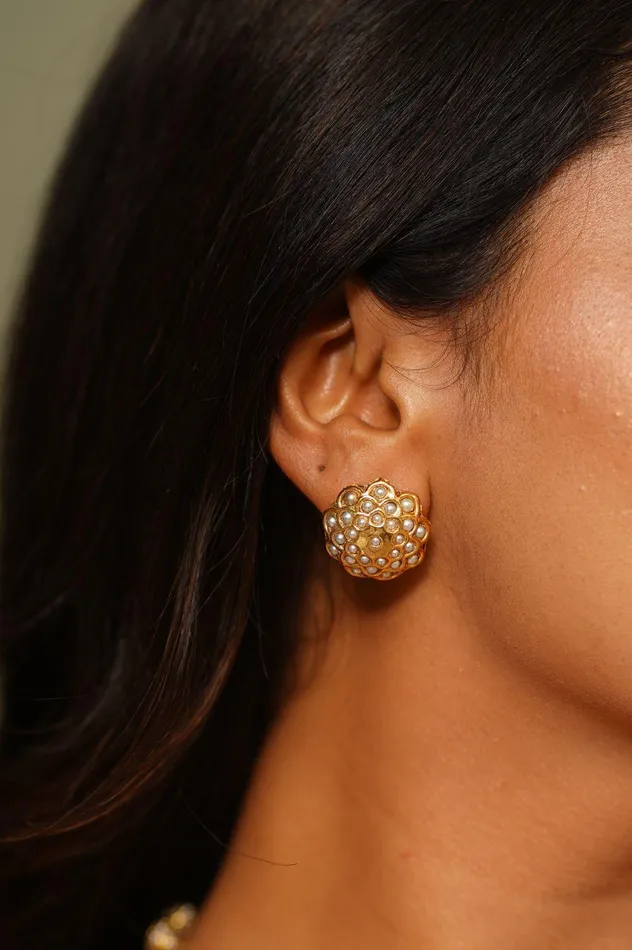 Necklaces Attrangi Sona Moti Pendant Set with Studs Necklaces Attrangi Sona Moti Pendant Set with Studs