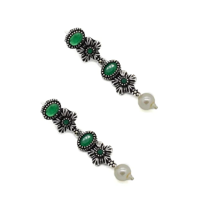 Teejh Necklaces Ekladh Green Stone Silver Pearl Necklace Set