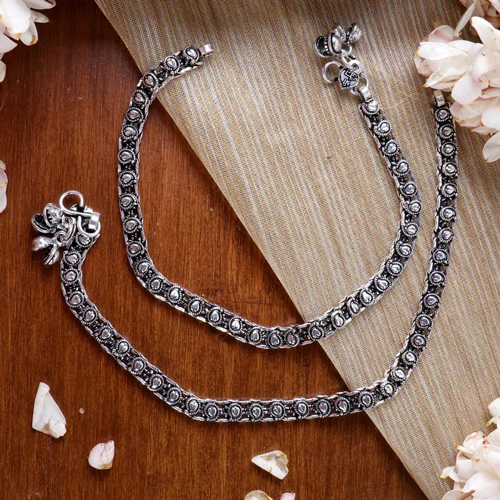 Teejh Rings Teejh Disha Linked Silver Oxidized Anklets