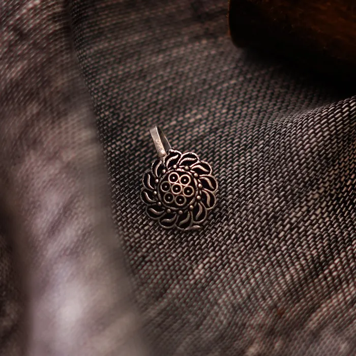 Teejh Rings Teejh Durva Silver Oxidised Nose Pin