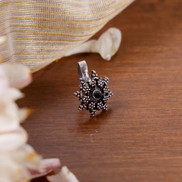 Teejh Rings Teejh Gauri Black Stone Floral Nose pin