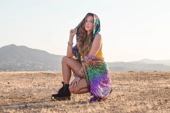 THE LUMI SHOP Rings Forest Sequin Hood