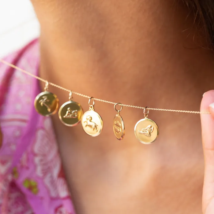 Vintage English Virgo 9k Gold Disc Zodiac Charm Charm Necklaces
