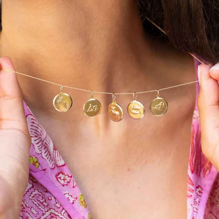 Vintage English Virgo 9k Gold Disc Zodiac Charm Charm Necklaces