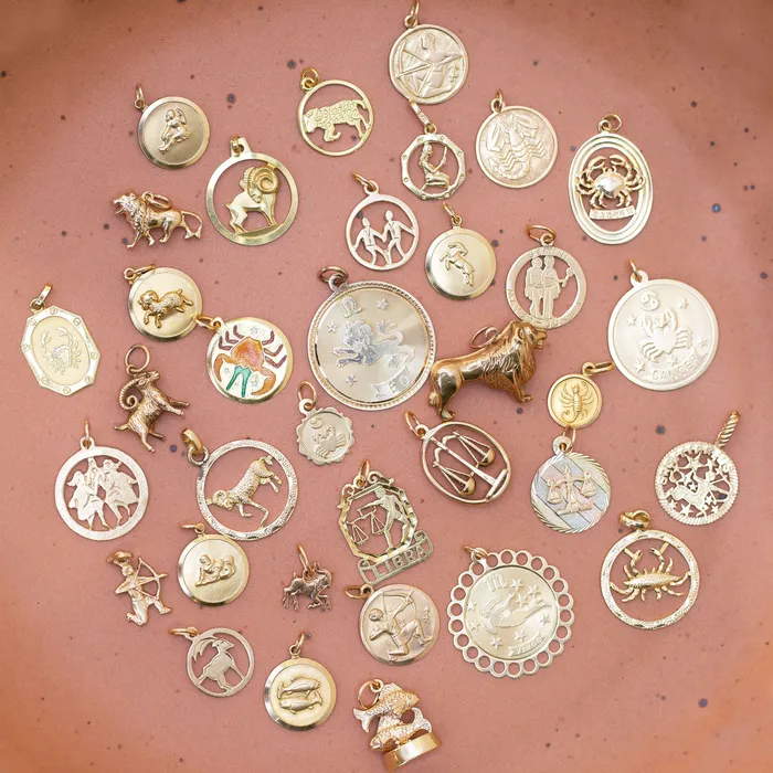 Vintage English Virgo 9k Gold Disc Zodiac Charm Charm Necklaces