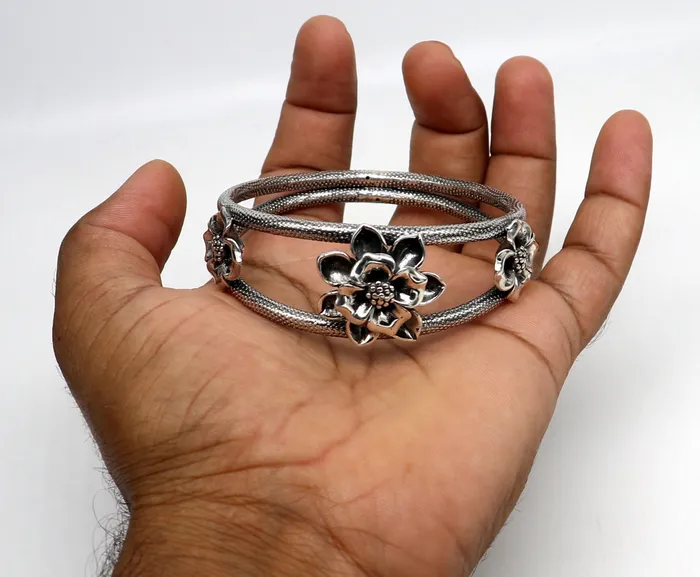 Bracelets TRIBAL ORNAMENTS 925 sterling silver handmade fabulous flower work vintage design bangle bracelet excellent traditional style wedding jewelry nba158
