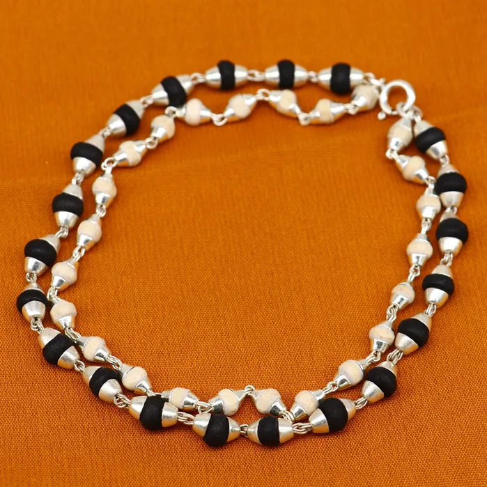 Bracelets TRIBAL ORNAMENTS Black and white holy basil rosary plant tulsi plant wood beaded Sterling silver handmade fabulous 2 line bracelet jewelry India sbr264 Bracelets TRIBAL ORNAMENTS Black and white holy basil rosary plant tulsi plant wood beaded Sterling silver handmade fabulous 2 line bracelet jewelry India sbr264