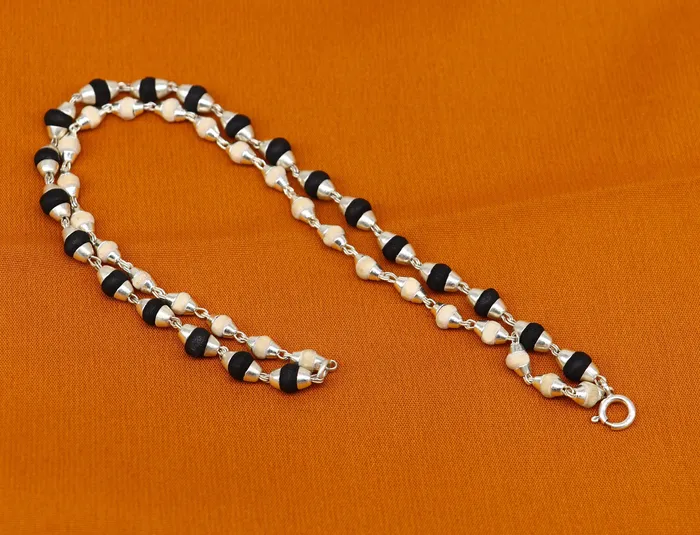 Bracelets TRIBAL ORNAMENTS Black and white holy basil rosary plant tulsi plant wood beaded Sterling silver handmade fabulous 2 line bracelet jewelry India sbr264 Bracelets TRIBAL ORNAMENTS Black and white holy basil rosary plant tulsi plant wood beaded Sterling silver handmade fabulous 2 line bracelet jewelry India sbr264