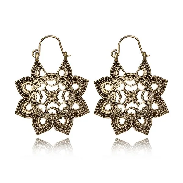 E1477 Gold Flower Design Openwork Metal Earrings 01 Earrings