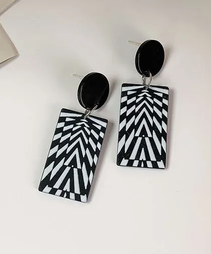 Earrings E1711 Black Acrylic Abstract Rectangle Earrings 01