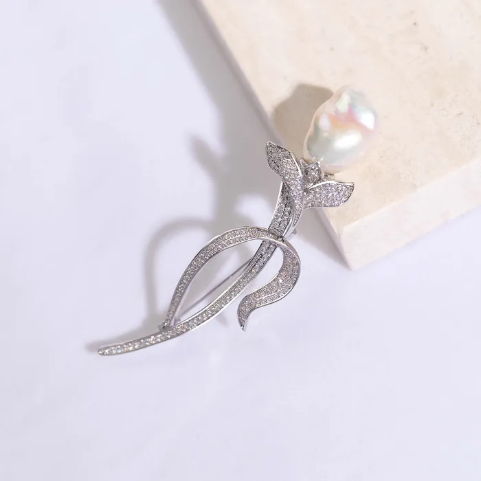 Earrings Pearly Lustre Elegant Baroque Pearl Brooch WC00051