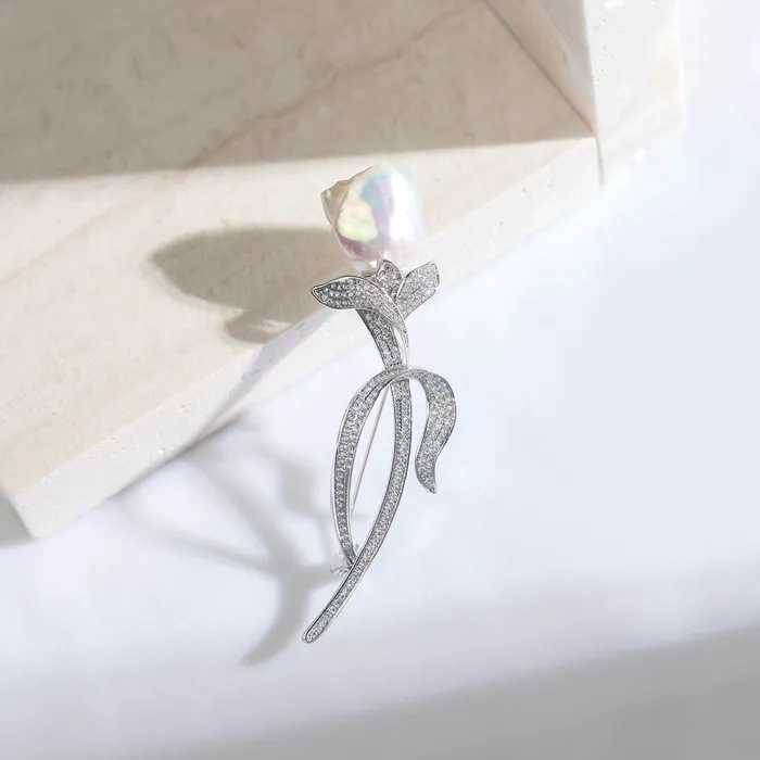 Earrings Pearly Lustre Elegant Baroque Pearl Brooch WC00051