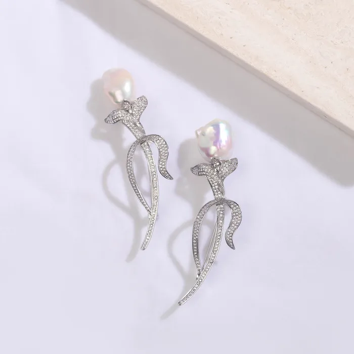 Earrings Pearly Lustre Elegant Baroque Pearl Brooch WC00051