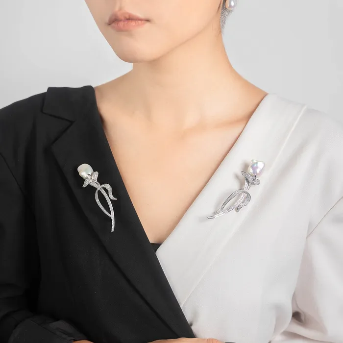 Earrings Pearly Lustre Elegant Baroque Pearl Brooch WC00051