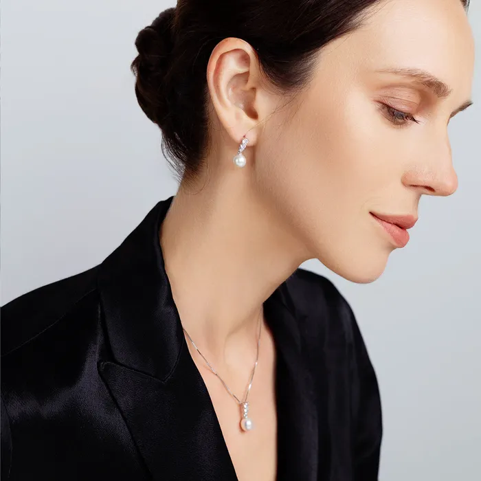 Earrings Pearly Lustre Elegant Freshwater Pearl Earrings WE00051