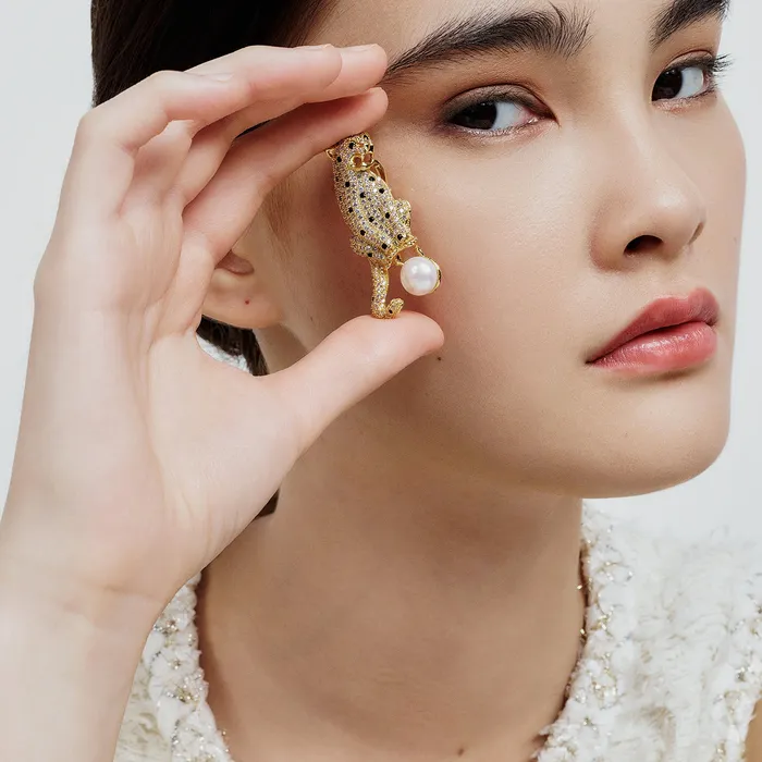 Earrings Pearly Lustre Top Grade Freshwater Pearl Brooch WC00039 SAFARI