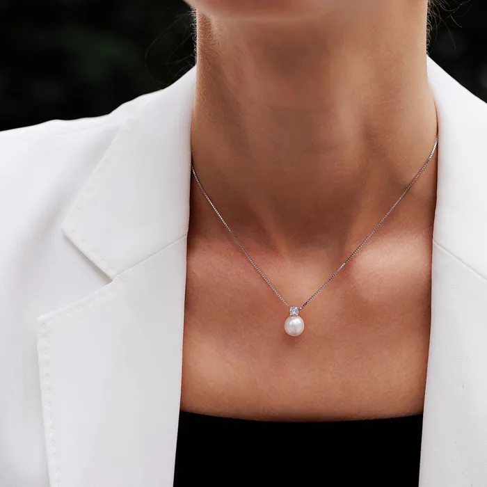 Elegant Freshwater Round Pearl Necklace WN00268 Pearly Lustre Necklaces