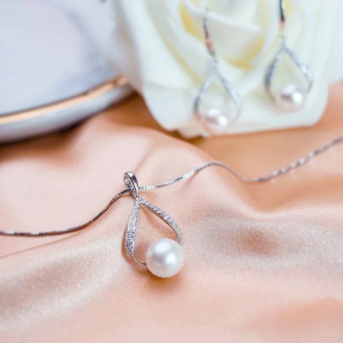 Necklaces Elegant Freshwater Pearl Necklace WN00065 Pearly Lustre