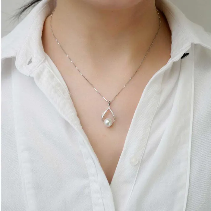 Necklaces Elegant Freshwater Pearl Necklace WN00065 Pearly Lustre