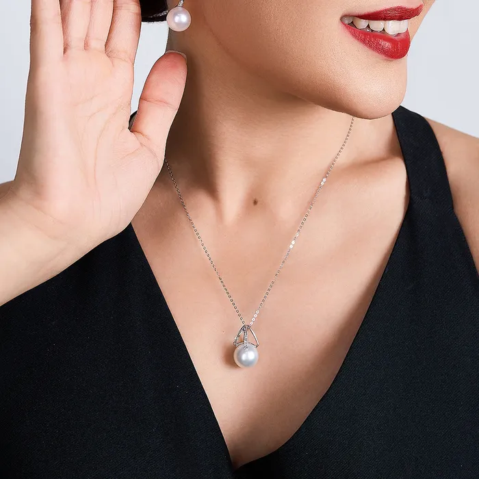 Pearly Lustre 18K Solid Gold Diamond Australian White Saltwater Pearl Necklace KN00239 Necklaces