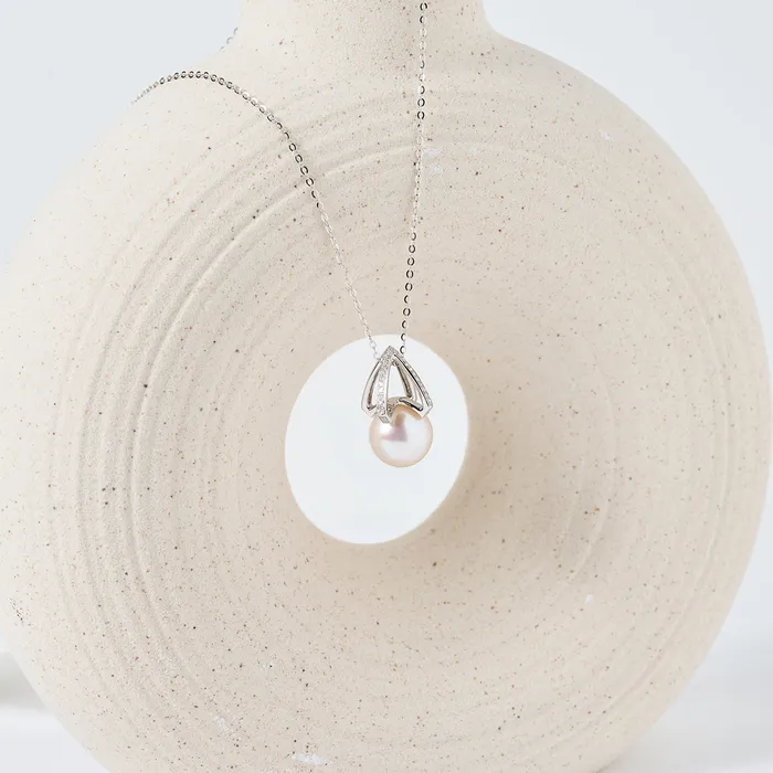 Pearly Lustre 18K Solid Gold Diamond Australian White Saltwater Pearl Necklace KN00239 Necklaces