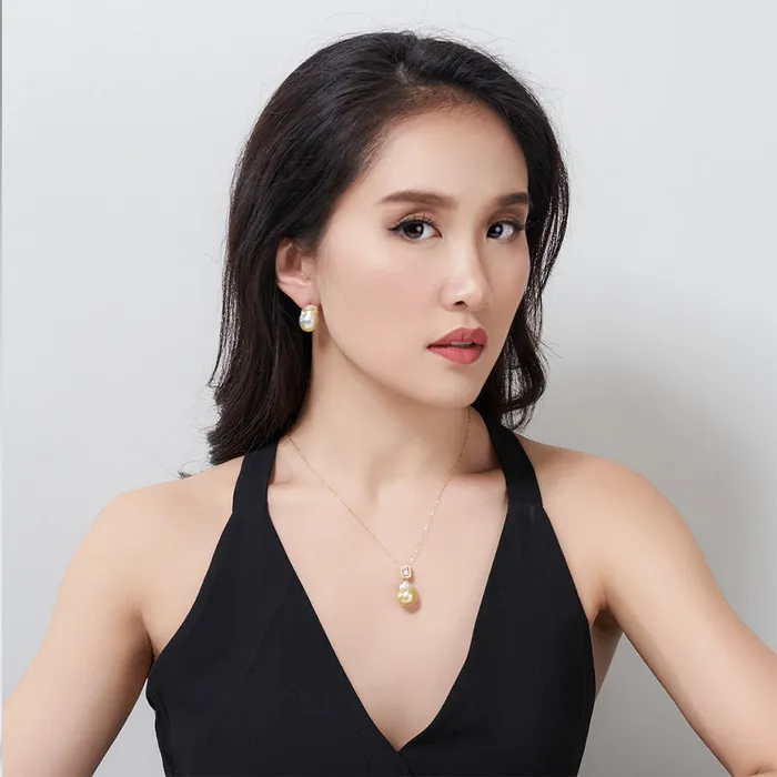 Pearly Lustre Earrings 18K Saltwater Baroque Pearl Earrings KE00141