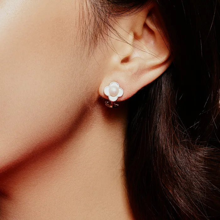 Pearly Lustre Earrings ClipOn Freshwater Pearl Earrings WE00610
