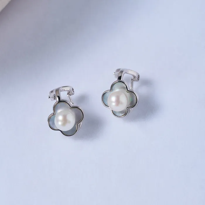Pearly Lustre Earrings ClipOn Freshwater Pearl Earrings WE00610