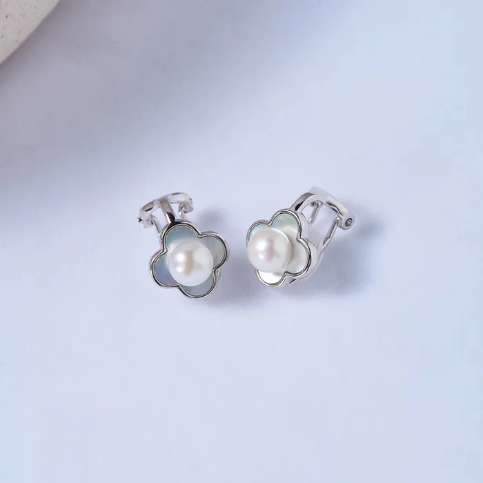 Pearly Lustre Earrings ClipOn Freshwater Pearl Earrings WE00610