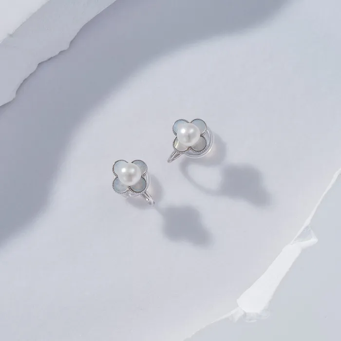 Pearly Lustre Earrings ClipOn Freshwater Pearl Earrings WE00610